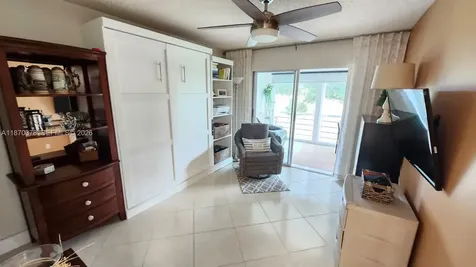 2001 Ventnor G Deerfield Beach FL 33442