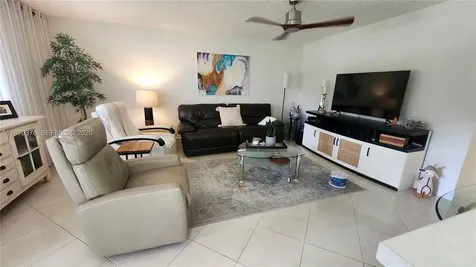2001 Ventnor G Deerfield Beach FL 33442