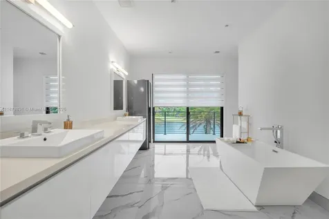 16572 S Botaniko Drive S Weston FL 33326