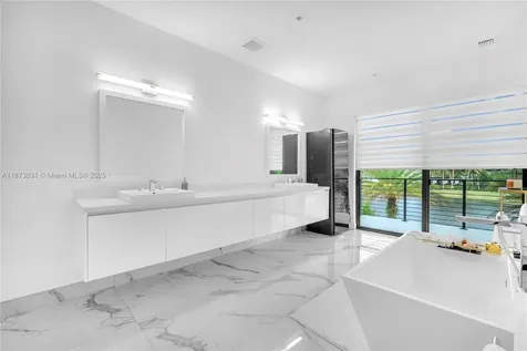 16572 S Botaniko Drive S Weston FL 33326