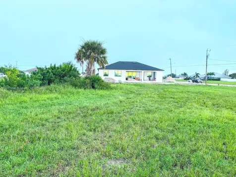 809 NW 29th Avenue Cape Coral FL 33993