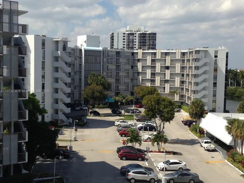 3475 N Country Club Drive Aventura FL 33180