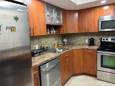 3475 N Country Club Drive Aventura FL 33180