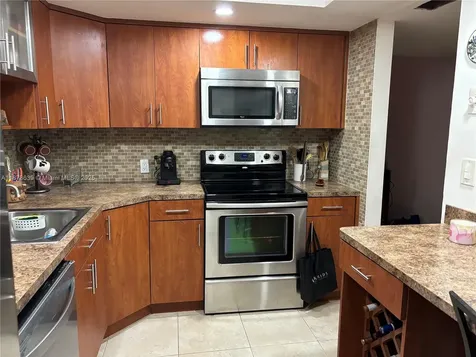 3475 N Country Club Drive Aventura FL 33180