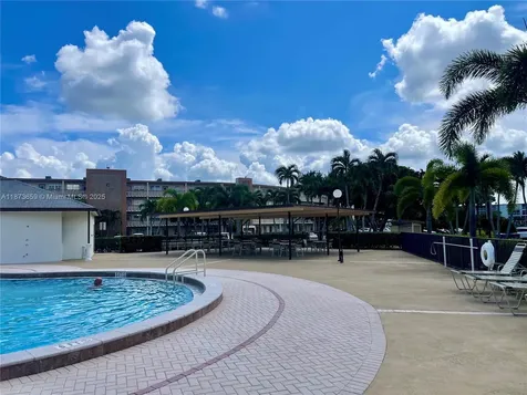 2042 Newcastle C Boca Raton FL 33434