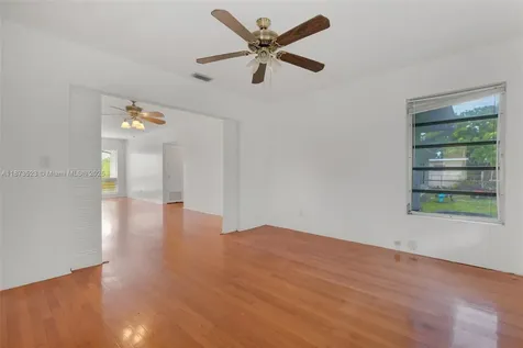 80 NE 48th Street Oakland Park FL 33334