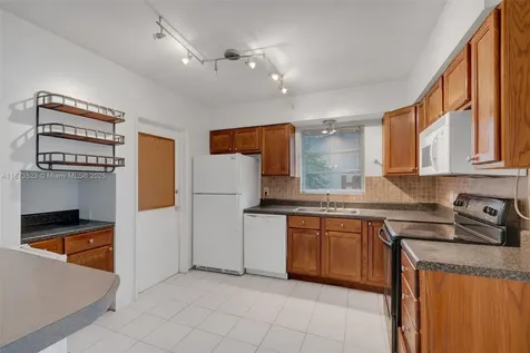 80 NE 48th Street Oakland Park FL 33334