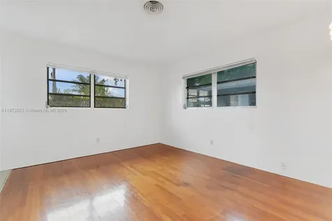 80 NE 48th Street Oakland Park FL 33334
