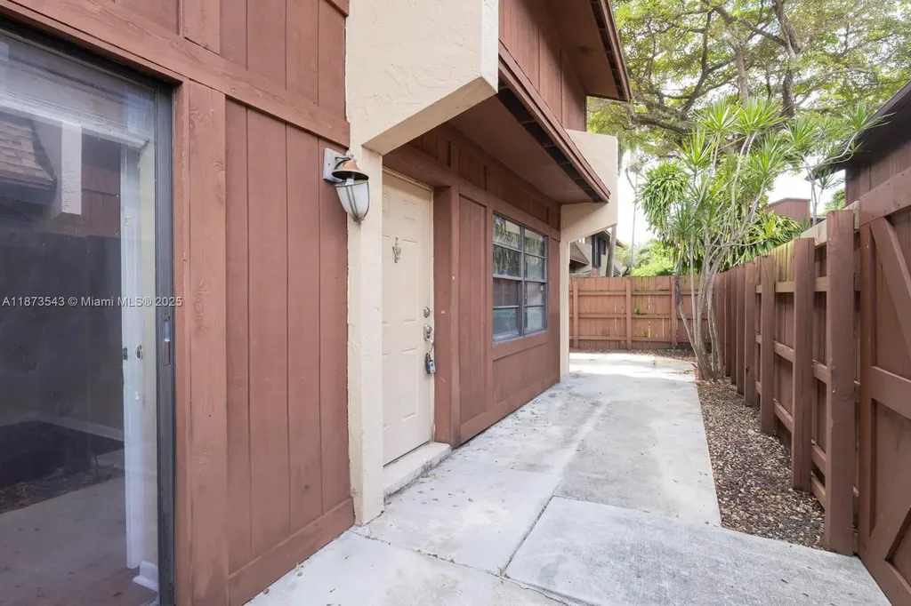 6924 SW 114th Place Miami FL 33173
