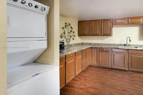 6924 SW 114th Place Miami FL 33173
