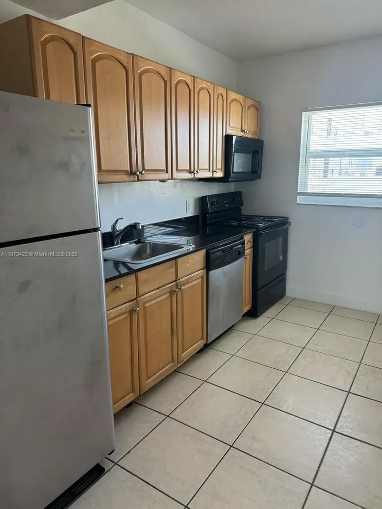 7207 Bay Drive Miami Beach FL 33141