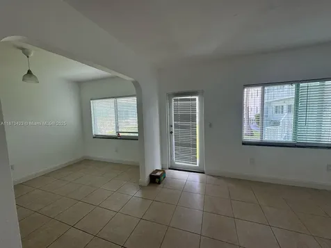 7207 Bay Drive Miami Beach FL 33141