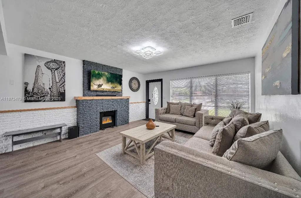 521 W Evanston Circle Fort Lauderdale FL 33312