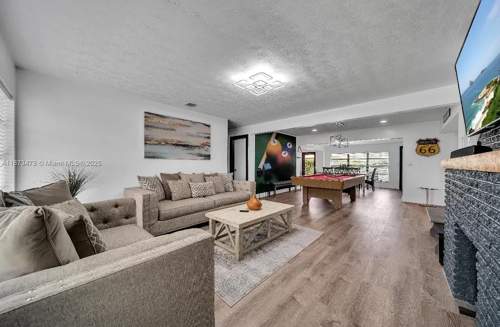 521 W Evanston Circle Fort Lauderdale FL 33312