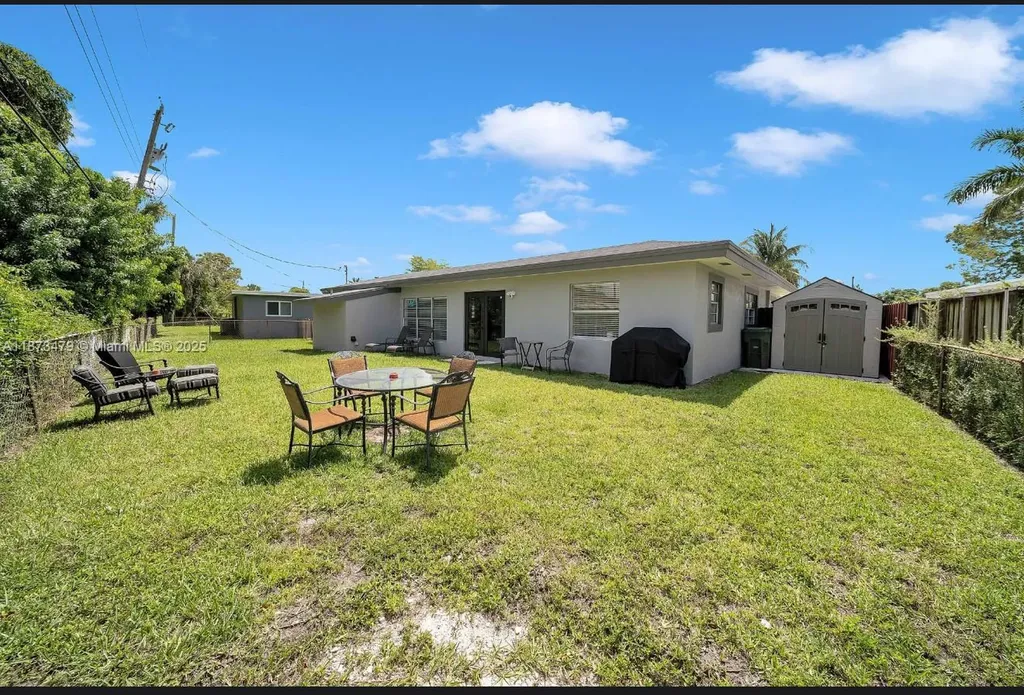 521 W Evanston Circle Fort Lauderdale FL 33312