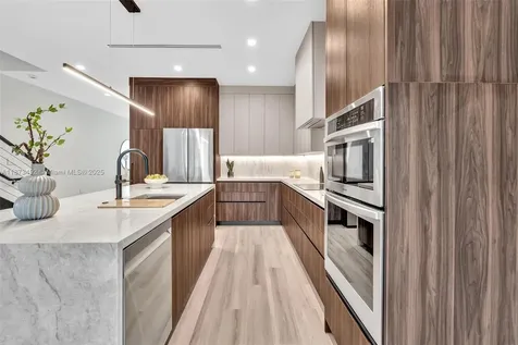 1387 SW 22nd Terrace Miami FL 33145