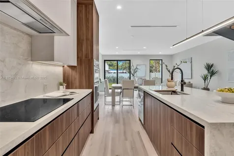 1387 SW 22nd Terrace Miami FL 33145