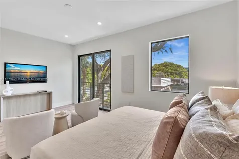 1387 SW 22nd Terrace Miami FL 33145