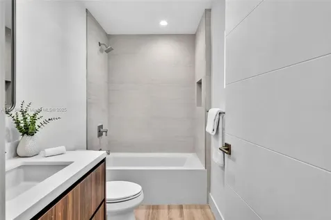 1387 SW 22nd Terrace Miami FL 33145