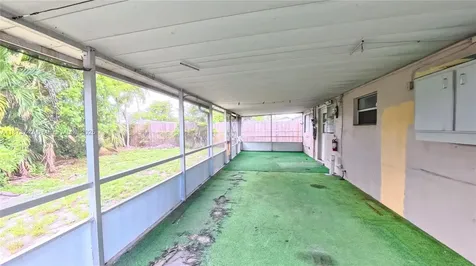 410 NW 52 Street Oakland Park FL 33309