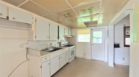 410 NW 52 Street Oakland Park FL 33309