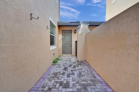1404 SW 147th Avenue Pembroke Pines FL 33027