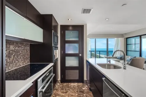 5875 Collins Avenue Miami Beach FL 33140