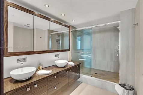5875 Collins Avenue Miami Beach FL 33140