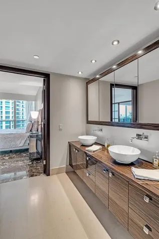 5875 Collins Avenue Miami Beach FL 33140