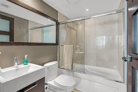 5875 Collins Avenue Miami Beach FL 33140