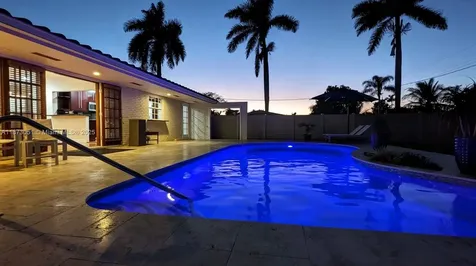 4027 Pierce Street Hollywood FL 33021