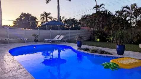 4027 Pierce Street Hollywood FL 33021