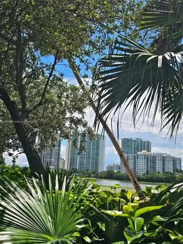20400 W Country Club Drive Aventura FL 33180