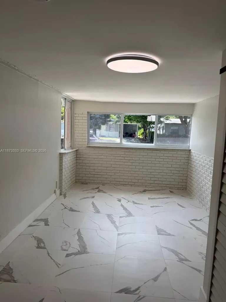 1050 NW 25th Way Fort Lauderdale FL 33311