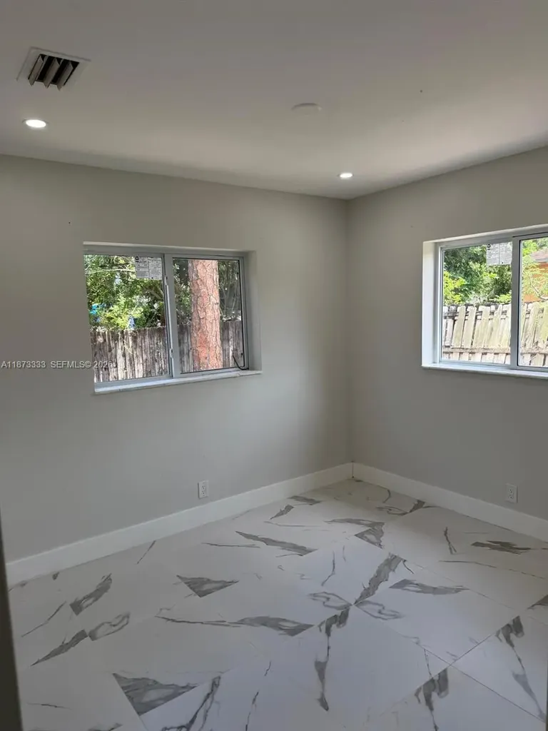 1050 NW 25th Way Fort Lauderdale FL 33311