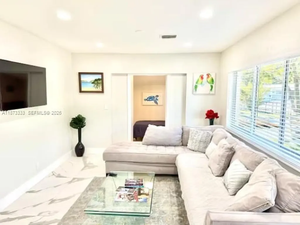 1050 NW 25th Way Fort Lauderdale FL 33311