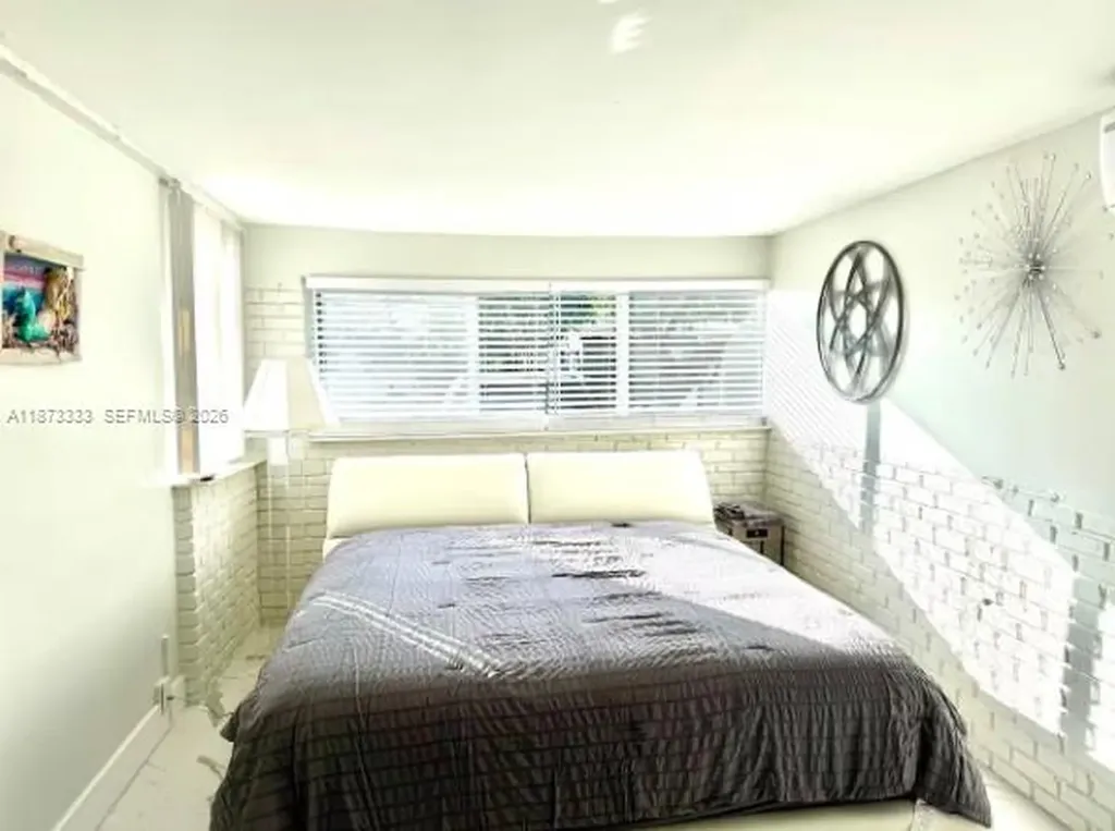 1050 NW 25th Way Fort Lauderdale FL 33311