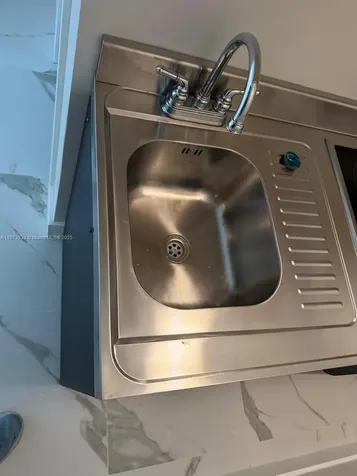 1050 NW 25th Way Fort Lauderdale FL 33311