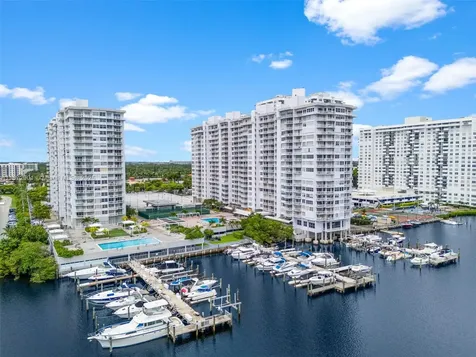18071 Biscayne Boulevard Aventura FL 33160