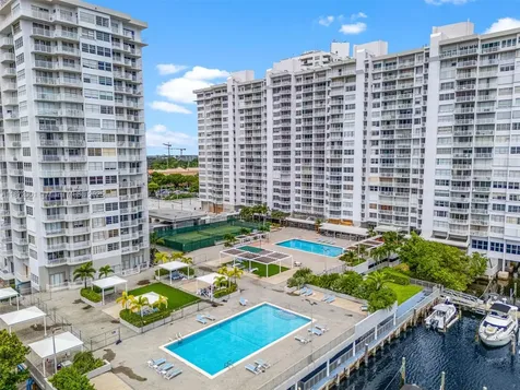 18071 Biscayne Boulevard Aventura FL 33160