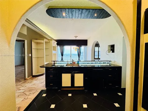 18071 Biscayne Boulevard Aventura FL 33160