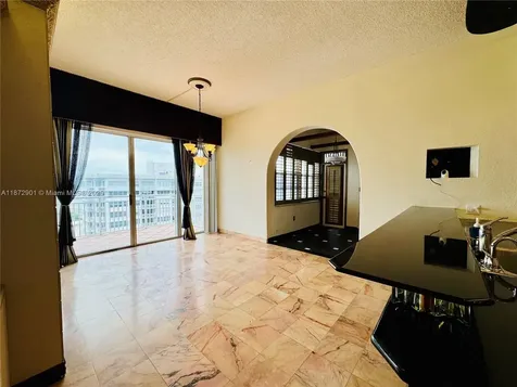 18071 Biscayne Boulevard Aventura FL 33160