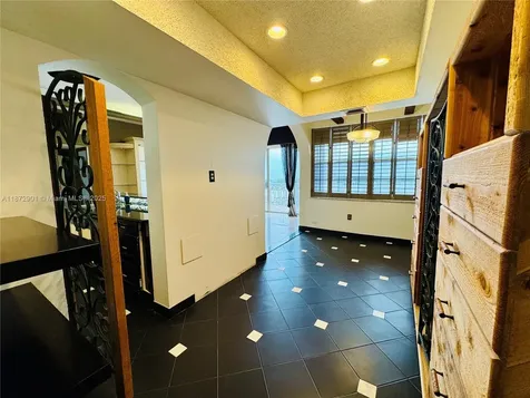 18071 Biscayne Boulevard Aventura FL 33160