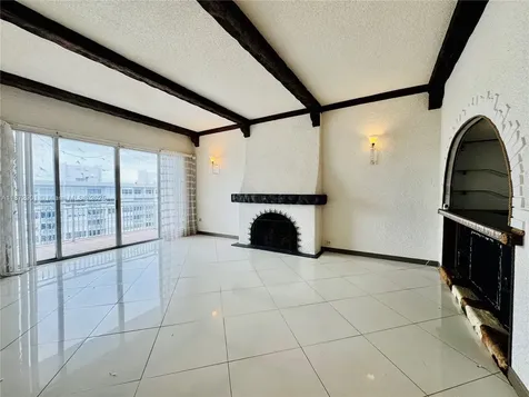 18071 Biscayne Boulevard Aventura FL 33160
