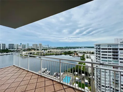 18071 Biscayne Boulevard Aventura FL 33160