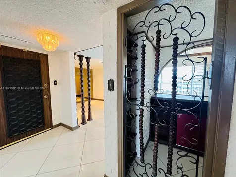 18071 Biscayne Boulevard Aventura FL 33160