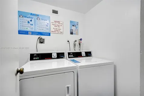 18071 Biscayne Boulevard Aventura FL 33160