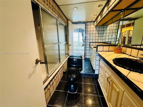 18071 Biscayne Boulevard Aventura FL 33160