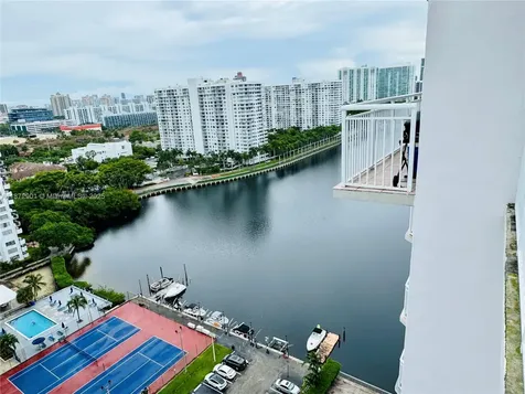 18071 Biscayne Boulevard Aventura FL 33160