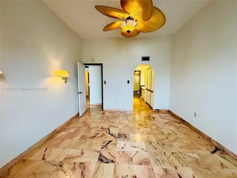 18071 Biscayne Boulevard Aventura FL 33160
